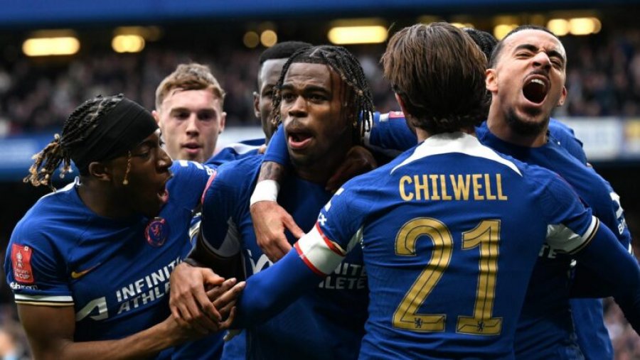 Chelsea po përpiqet t’i shesë katër lojtarë te Borussia Dortmund