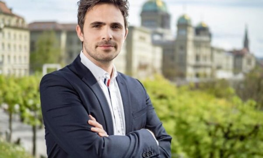 Reshitaj: Osmani po zhytet në një spirale që mund të shënojë fundin e karrierës së saj politike