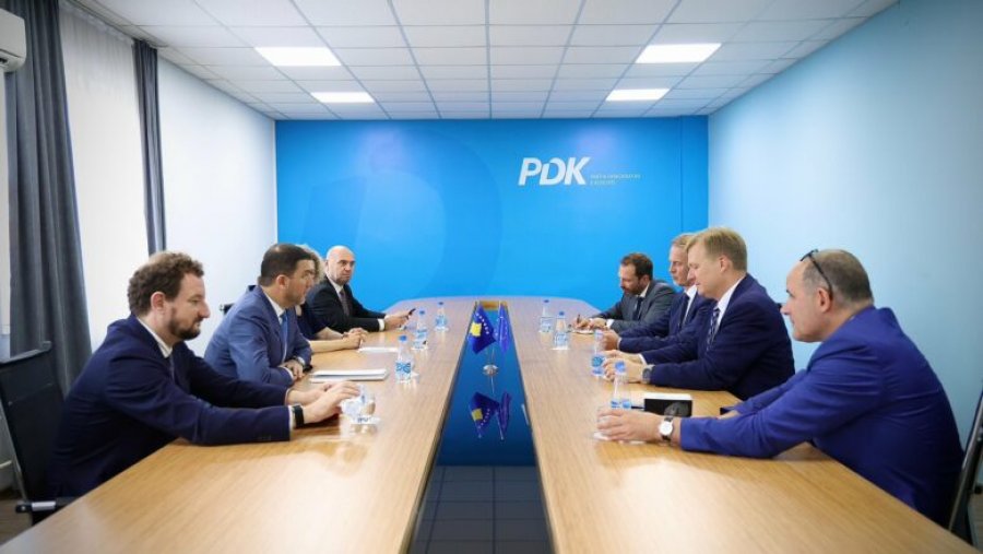 Krasniqi takohet me Sorensenin, flasin për domosdoshmërinë e themelimit të institucioneve të reja