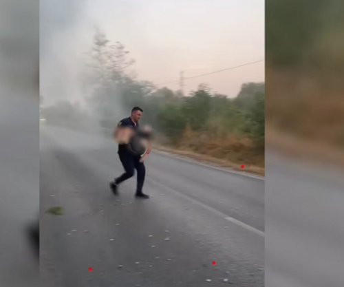 Flet polici që shpëtoi tre persona pas aksidentit: Bëra detyrën