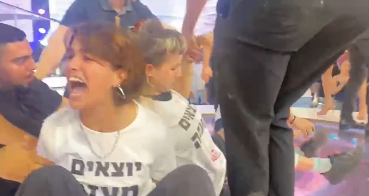 Aktivistët izraelitë protestojnë gjatë “Big Brother”: Largohuni nga Gaza [video]