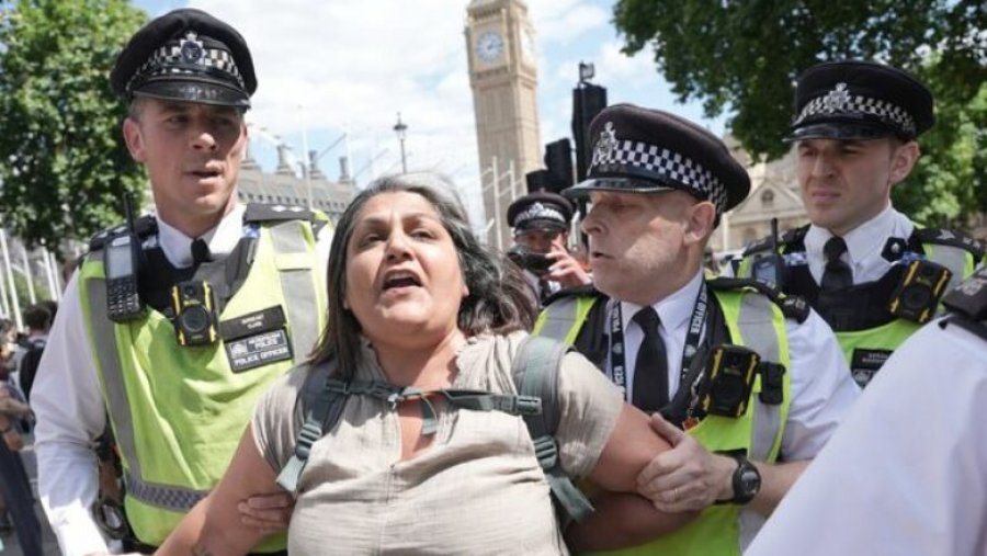 Policia britanike arreston 474 persona në protestën kundër ndalimit të Veprimit për Palestinën