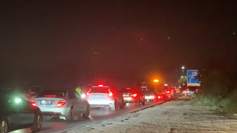 Trafik nga Shëngjini në Milot, mijëra turistë mbeten të bllokuar