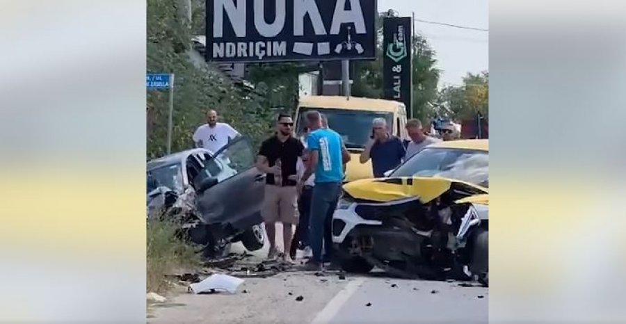 Aksident i rëndë në dalje të Mitrovicës, nuk dihet për të lënduar [video]