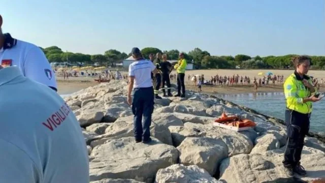 Humbi gjurmët teksa notonte me nënën në det, gjendet pa shenja jete 6-vjeçari në Itali