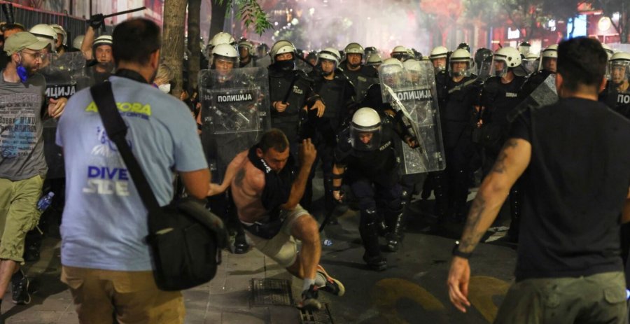 Serbia e ndarë, vijë e hollë mes përplasjeve politike dhe dhunës