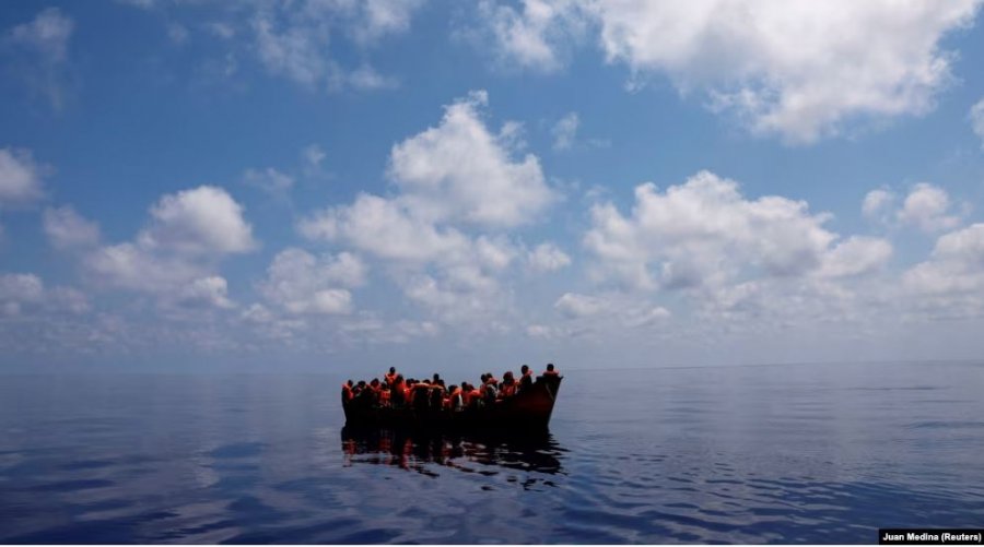 Të paktën 22 të vdekur pas fundosjes së dy anijeve me migrantë në Itali