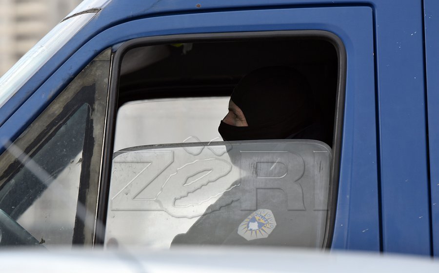 Arrestohen tre persona dhe konfiskohen sasi armësh dhe municioni në Klinë dhe Prishtinë