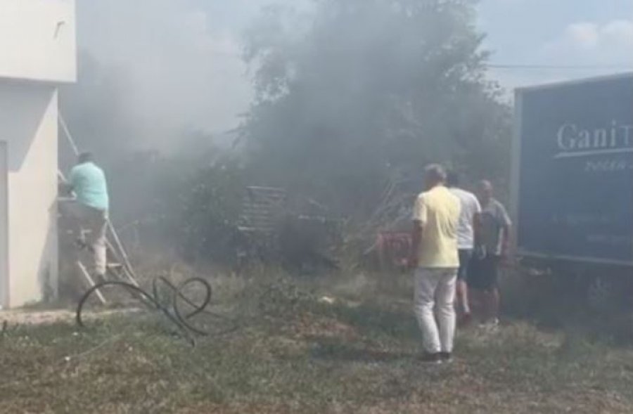 Zjarr në Shirokë të Suharekës, intervenojnë zjarrfikësit