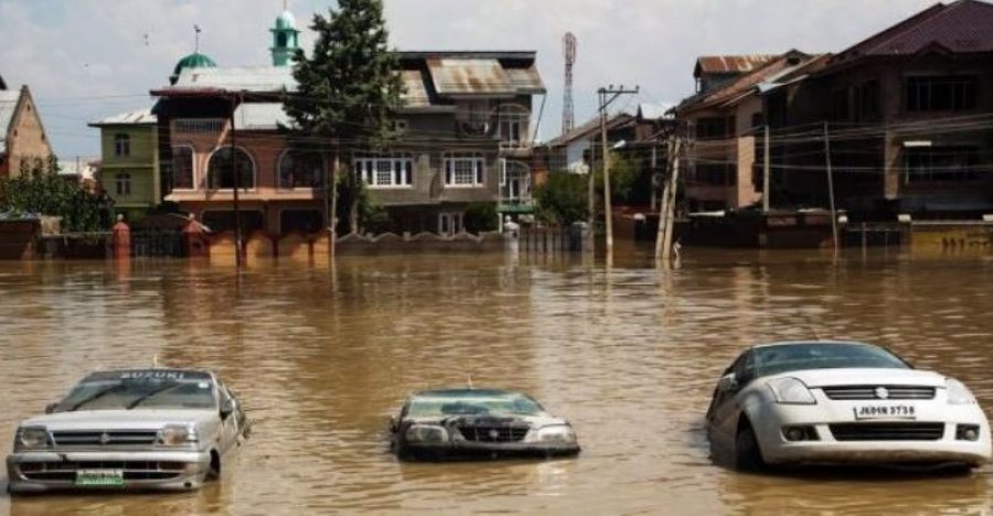 Të paktën 23 të vdekur dhe mbi 40 të plagosur në Indi pas përmbytjeve
