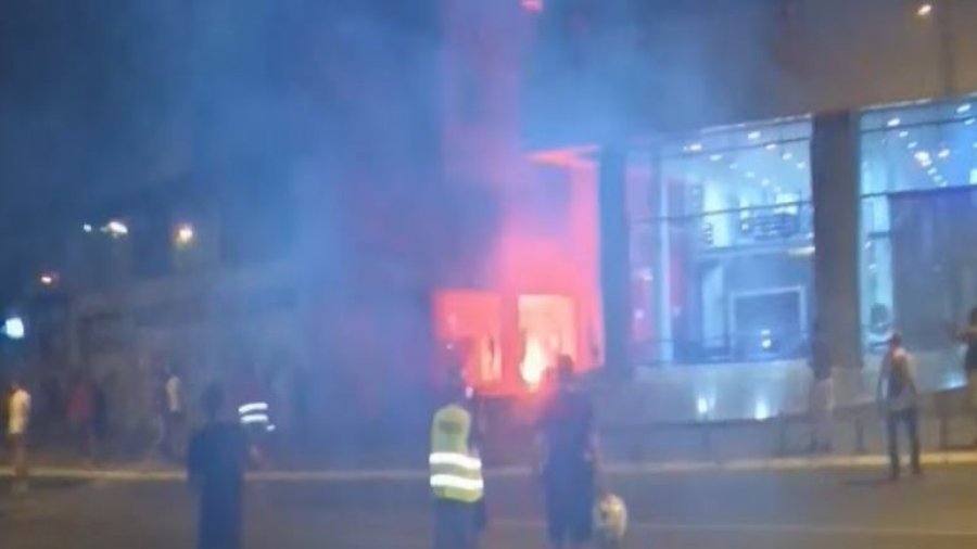 Përshkallëzohen protestat në Beograd