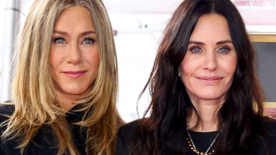 Shoqe te “Friends” - Courteney Cox dhe Jennifer Aniston emocionojnë ndjekësit