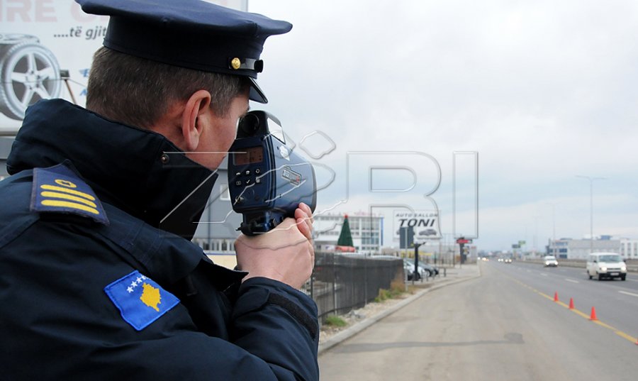 Policia e Kosovës pajiset me radar mobil, për një orë shqiptoi 13 gjoba në trafik