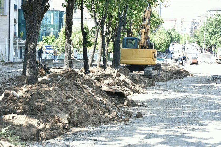 Sheshi “Xhorxh Bush” përballet me vonesa, projekti kolosal ndalet dhe shkakton polemika
