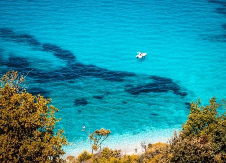 Revista italiane “Skyscanner” ia kushton një artikull plazheve të Shqipërisë