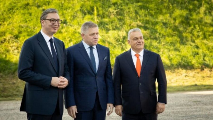 Szijjarto: Partia Demokrate e SHBA-së dhe Brukseli dëshirojnë t’i rrëzojnë Vuçiqin, Orbanin dhe Ficon