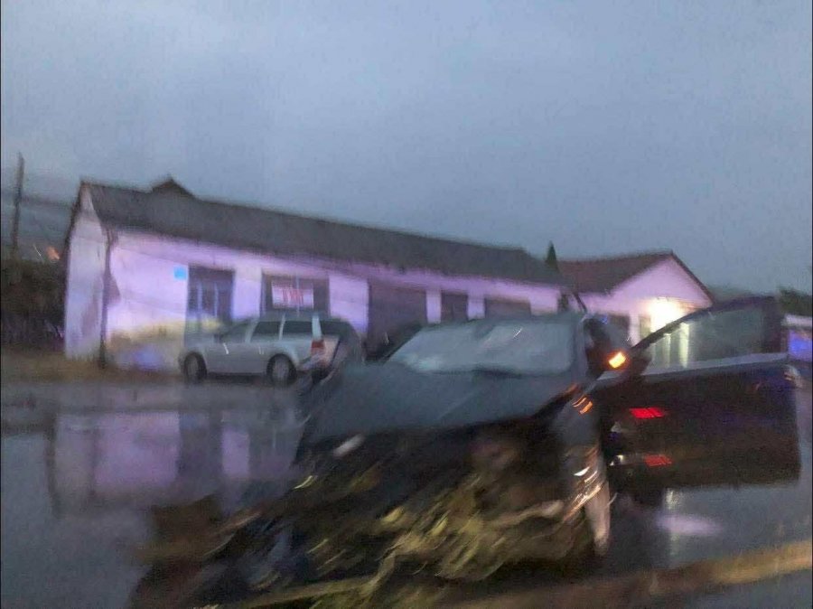 Goditi shtyllën elektrike me veturë dhe vdiq, Policia tregon si ndodhi aksidenti në Pejë