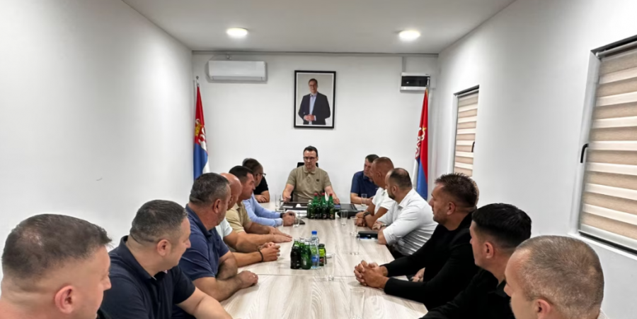 Zyrtarë të Listës Serbe takohen me Petkoviqin në Serbi, një ditë pasi s’u certifikuan për zgjedhje në Kosovë