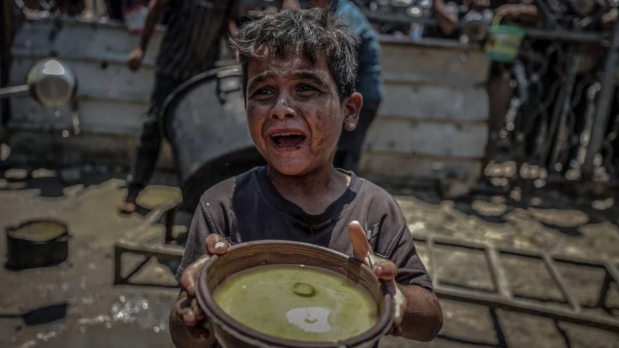 Rrëfimi i një nëne në Gaza: Fëmija im nuk e di çfarë shije kanë frutat