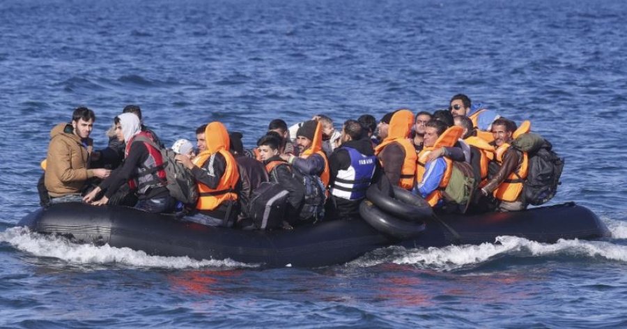 Spanjë: U hodhën nga varka në det, zhduken 12 emigrantë në ishujt Balearik