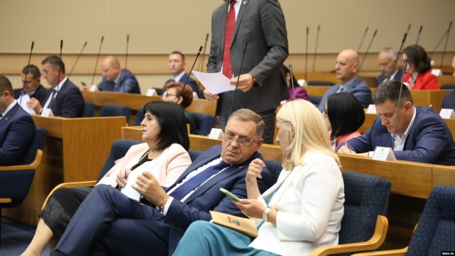 Kuvendi i Republikës Sërpska miraton vendimin jokushtetues për mbajtjen e një referendumi
