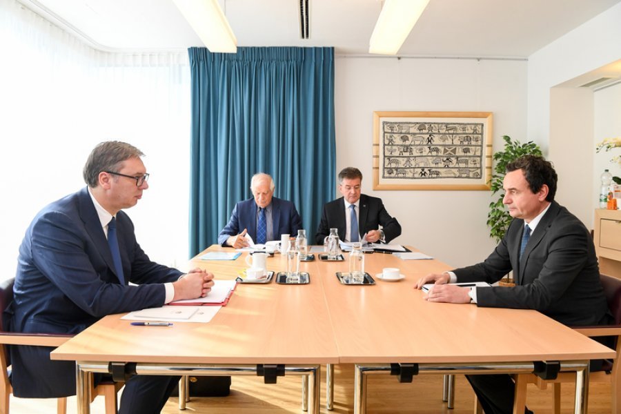 Dialogu Kosovë-Serbi nën hijen e zhvillimeve rajonale e ndërkombëtare