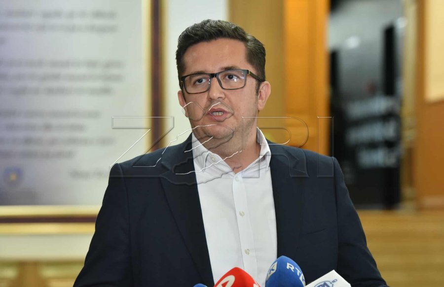 Mustafa Gërvallës: I lartësoj heronjtë, jo t’i shndërroj monedha politike