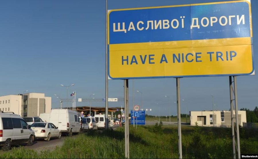 Ukraina i lejon burrat 18-22 vjeç të udhëtojnë jashtë vendit