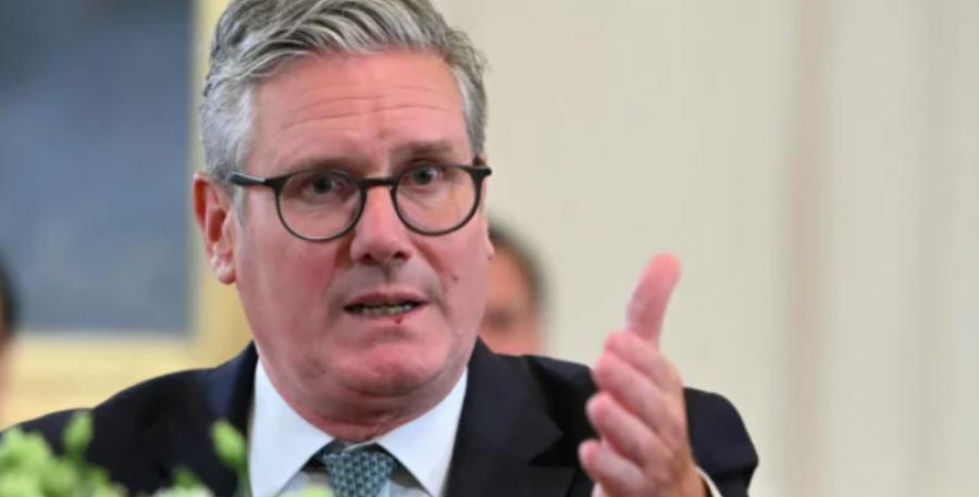Starmer: Migrantët që vijnë me varka të vogla do të ndalohen dhe kthehen pas