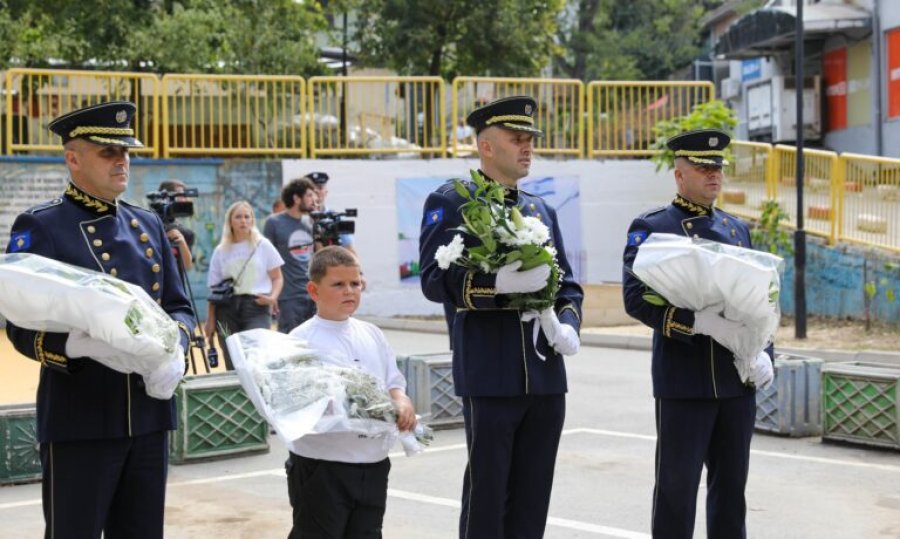 Policia e Kosovës bën homazhe në nderim të heroit Triumf Riza