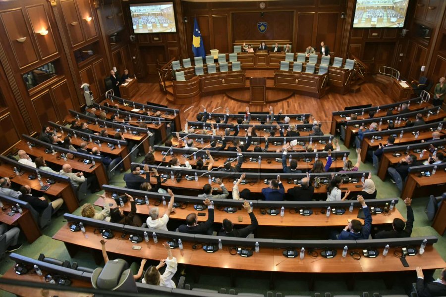 Ekspertët: Moskonstituimi i plotë i Kuvendit ndikon në pasigurinë e vendit