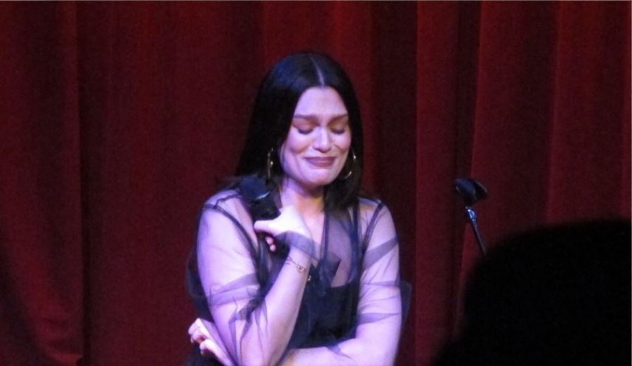 Jessie J anulon të gjitha koncertet për shkak të problemeve me kancerin