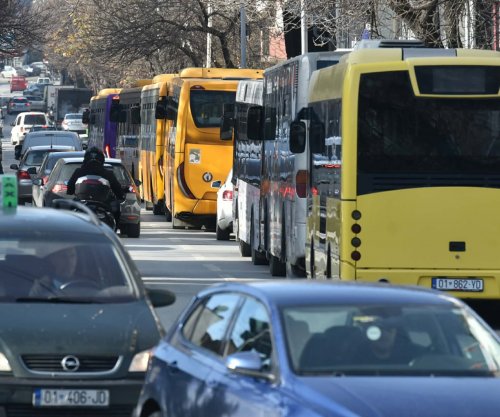 Protestuesit e “Trafikut Urban” dhe operatorët privatë bllokojnë edhe sot Komunën e Prishtinës