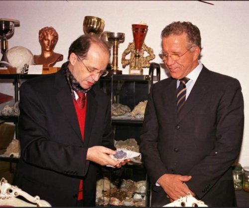 Pacolli ndan fotografi me Rugovën: Simbol i mençurisë, durimit e paqes