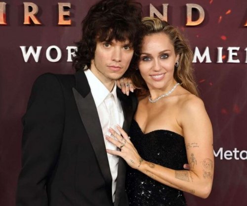 Fejohet ylli i muzikës pop Miley Cyrus