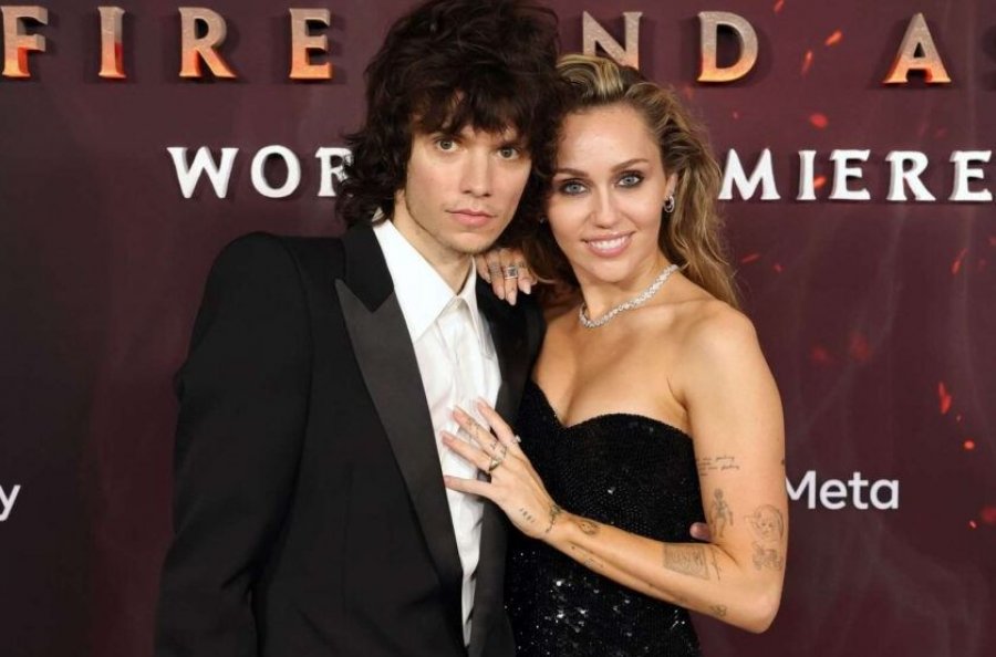 Fejohet ylli i muzikës pop Miley Cyrus