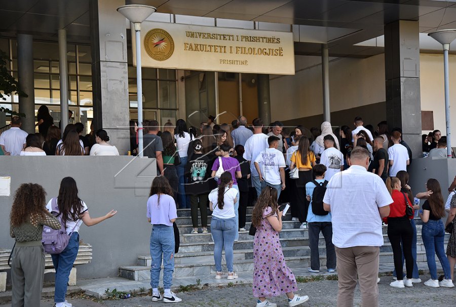 Biznesi, administrata dhe ligji, fushat më të preferuara nga studentët e rinj në Kosovë