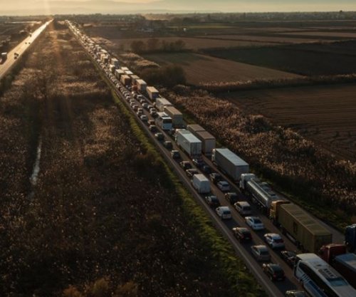 Fermerët grekë bllokojnë pikën kufitare Greqi-Turqi