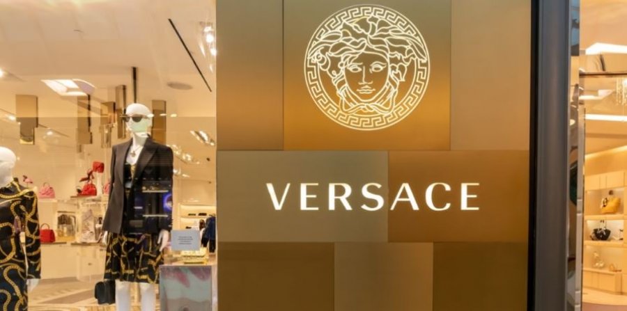 Pas muajsh negociatash, Prada finalizon blerjen e Versace-s