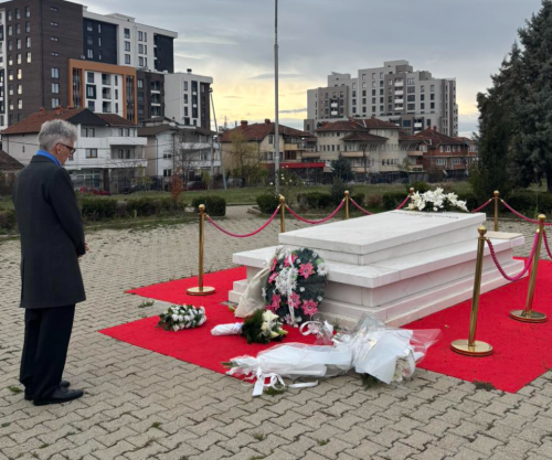 Ambasadori gjerman nderon Rugovën: Avokat i zgjidhjes së konflikteve pa dhunë