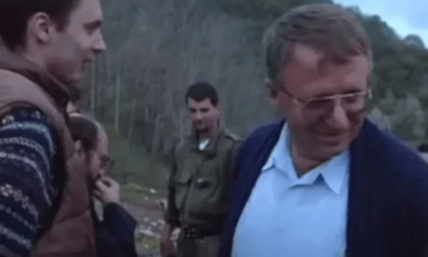 Gazetari kroat nxjerr dëshmi të reja mbi rolin e Vuçiqit në “Sarajevo Safari”: Ai ka gjuajtur mbi civilë