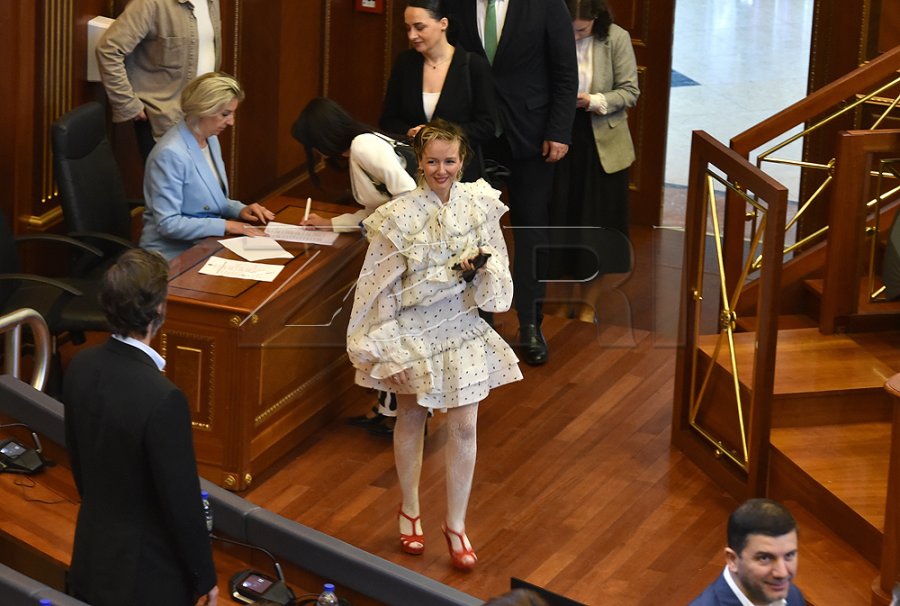 Lushtaku rëndon me fjalë Adriana Matoshin: Niveli i saj si të dilte nga një shtëpi publike e jo si një deputete