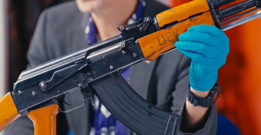 Kallashnikovi i UÇK-së në koleksionin e “Imperial War Museum” në Londër