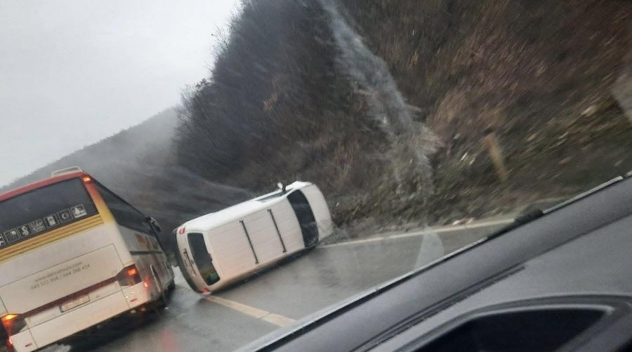 Një i lënduar nga aksidenti në rrugën Gjilan - Kamenicë