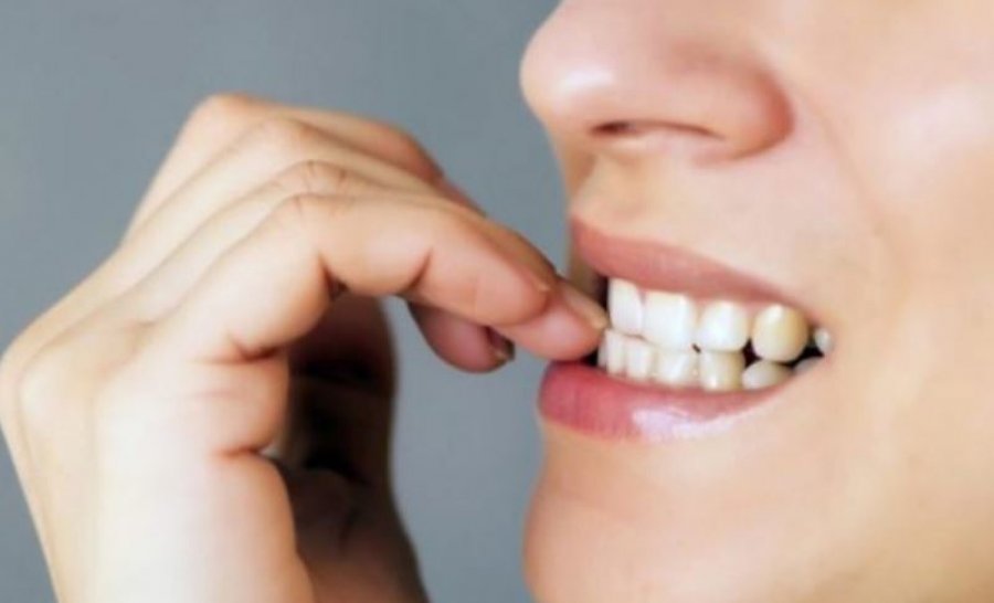 Si të ndaloni së ngrëni thonjtë