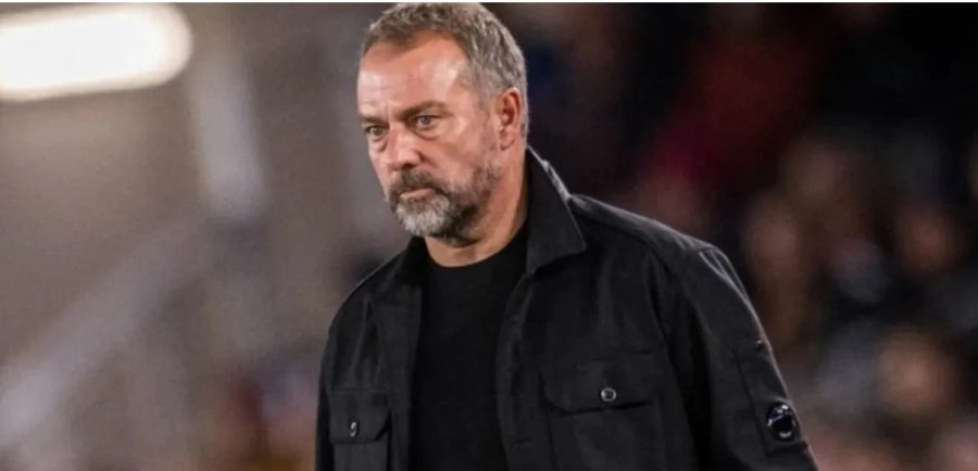 Hansi Flick i hap derën yllit të Barcelonës që të largohet