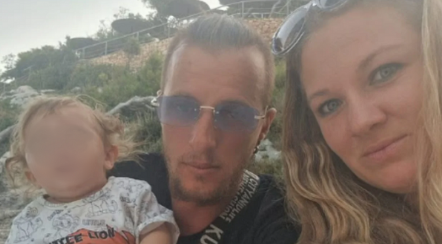 “Ndodhi për 30 sekonda”, flet nëna e dyvjeçarit shqiptar i cili u sulmua për vdekje nga qeni