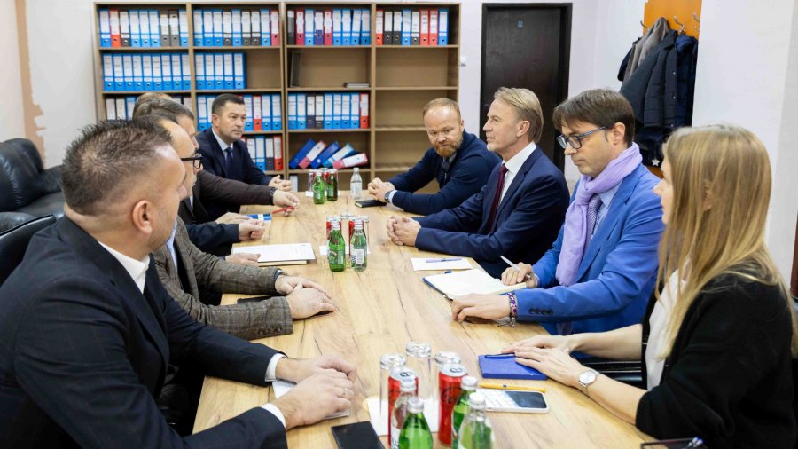 Shefi i BE-së takon katër kryetarët e rinj të komunave veriore