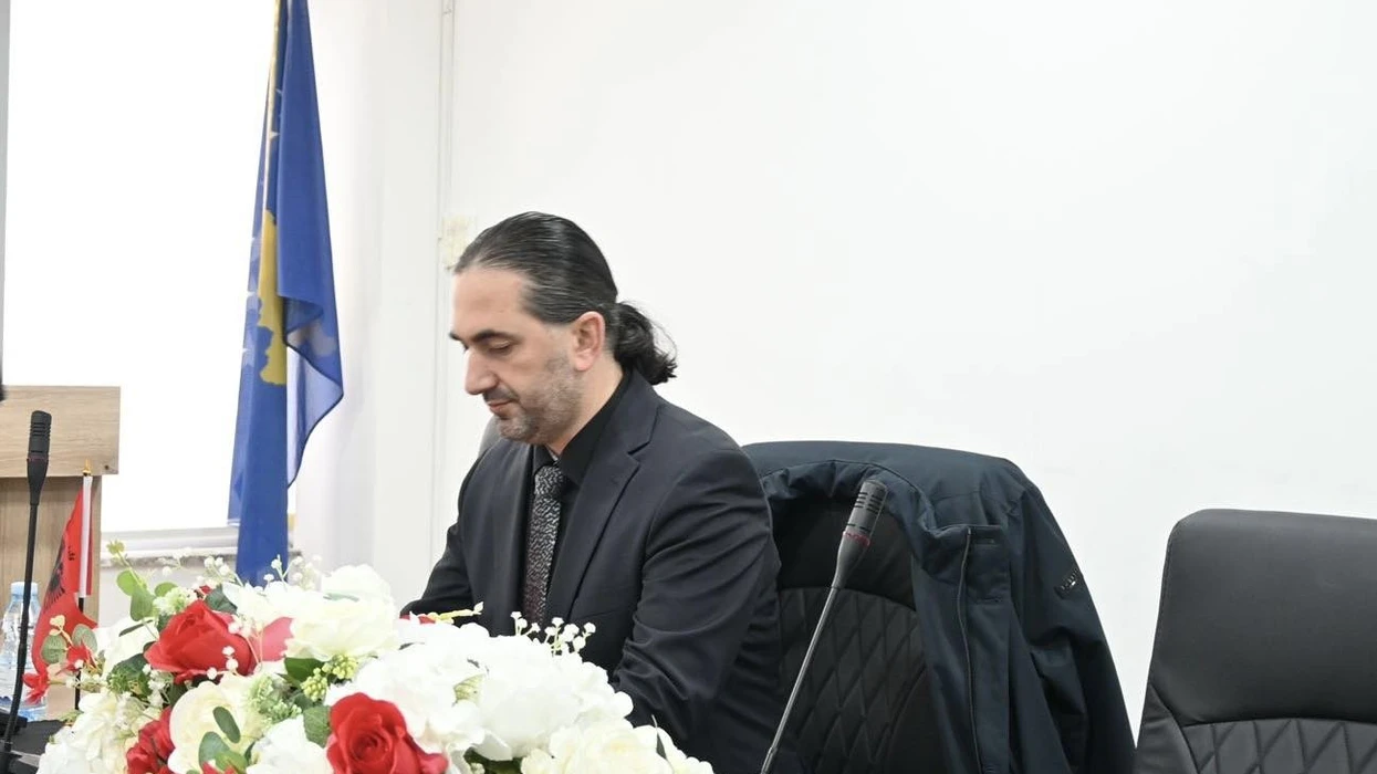 prebreza-prezanton-nenkryetarin-dhe-drejtuesit-e-pare-te-kabinetit-ne-komunen-e-fushe-kosoves