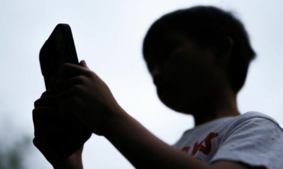 miliona-femije-australiane-sapo-humben-qasjen-ne-rrjetet-sociale-c-po-ndodh-atje-dhe-a-do-te-funksionoje